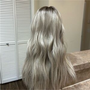 Chelsey Smith Crowns Carmen
Dimensional Icy Ash Blonde Wig Long Wavy Like New
